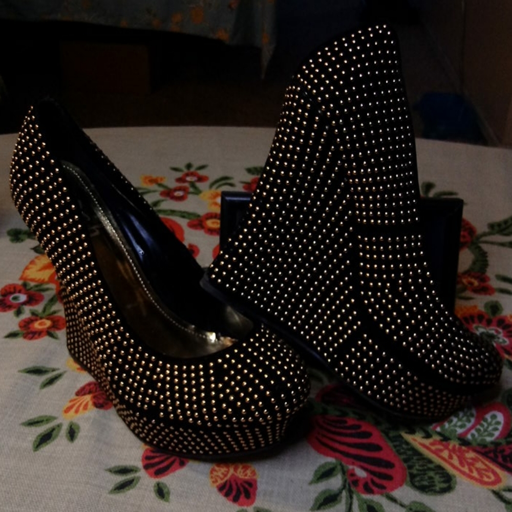 Posh gold beaded wedges